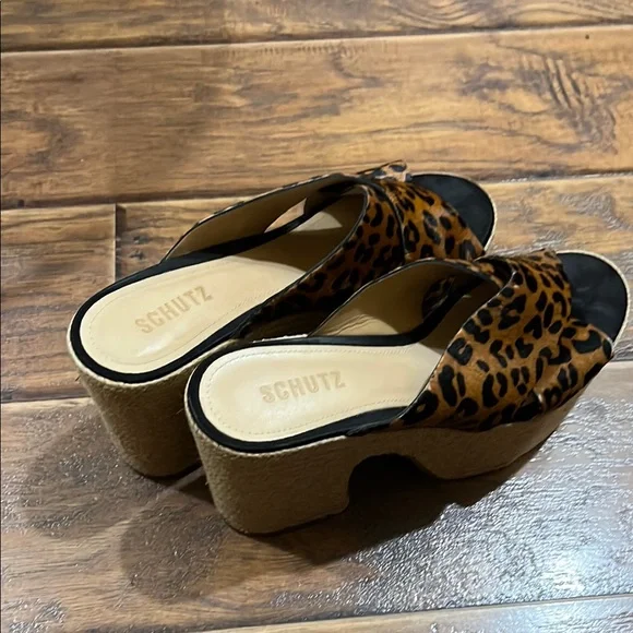 Platform - Picture 1 of 4